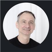 Professor e Executivo, com experiência escolar em algumas disciplinas e treinamento de habilidades não-técnicas (soft skills)